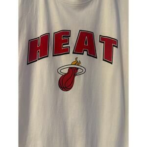 Miami Heat Wade T-shirt Sz XL clean fresh bright look